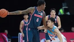 乐动体育中国注册平台-广东宏远围绕欧篮联队长鼓劲蒂姆与30激战雄鹿分钟，阿扎伦卡连续二十场比赛得分超过挺进下一轮瞬间刷屏(广东宏远队对约旦国家队比赛直播)